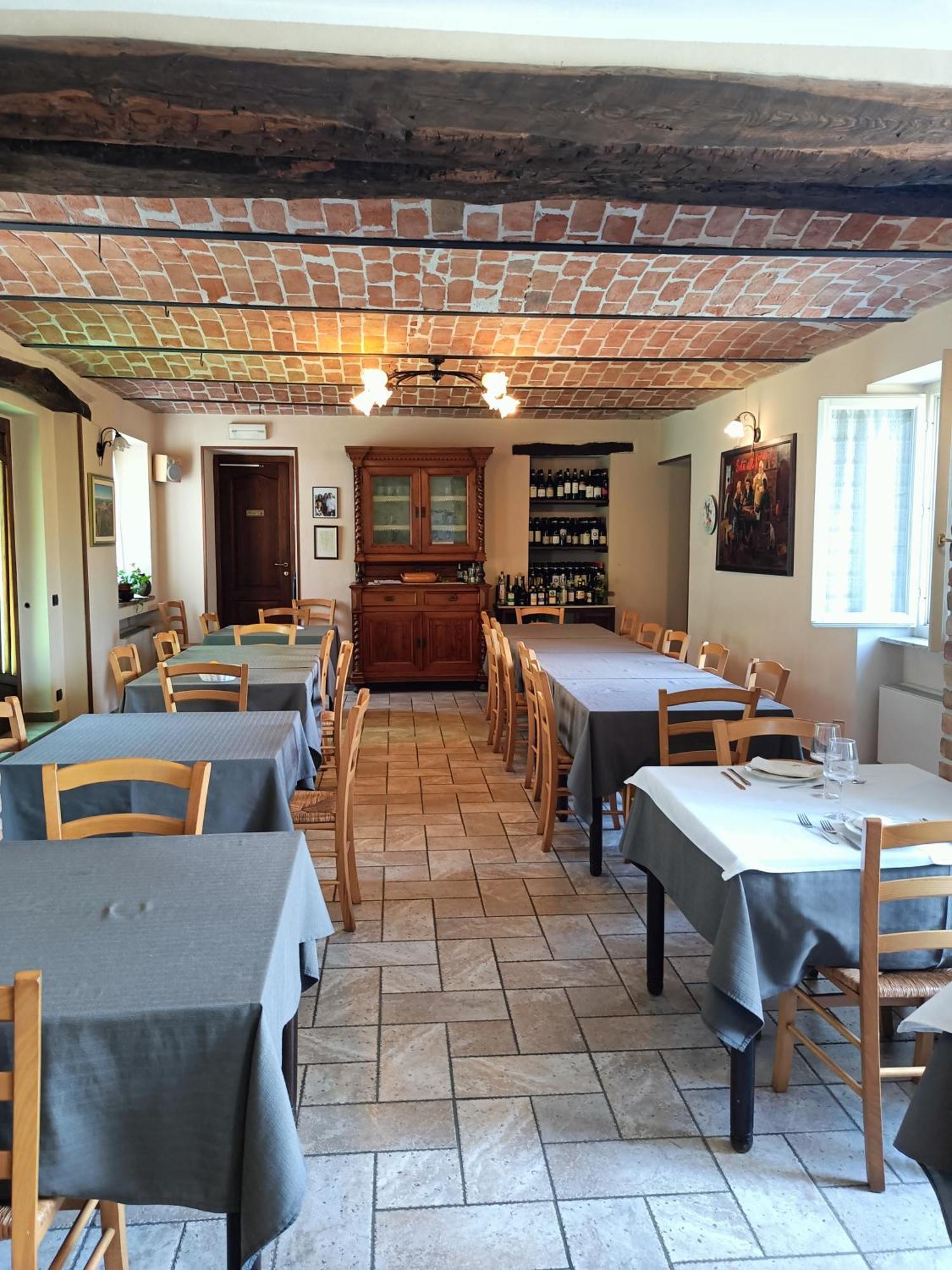 Agriturismo Cascina Anri Mango Bagian luar foto
