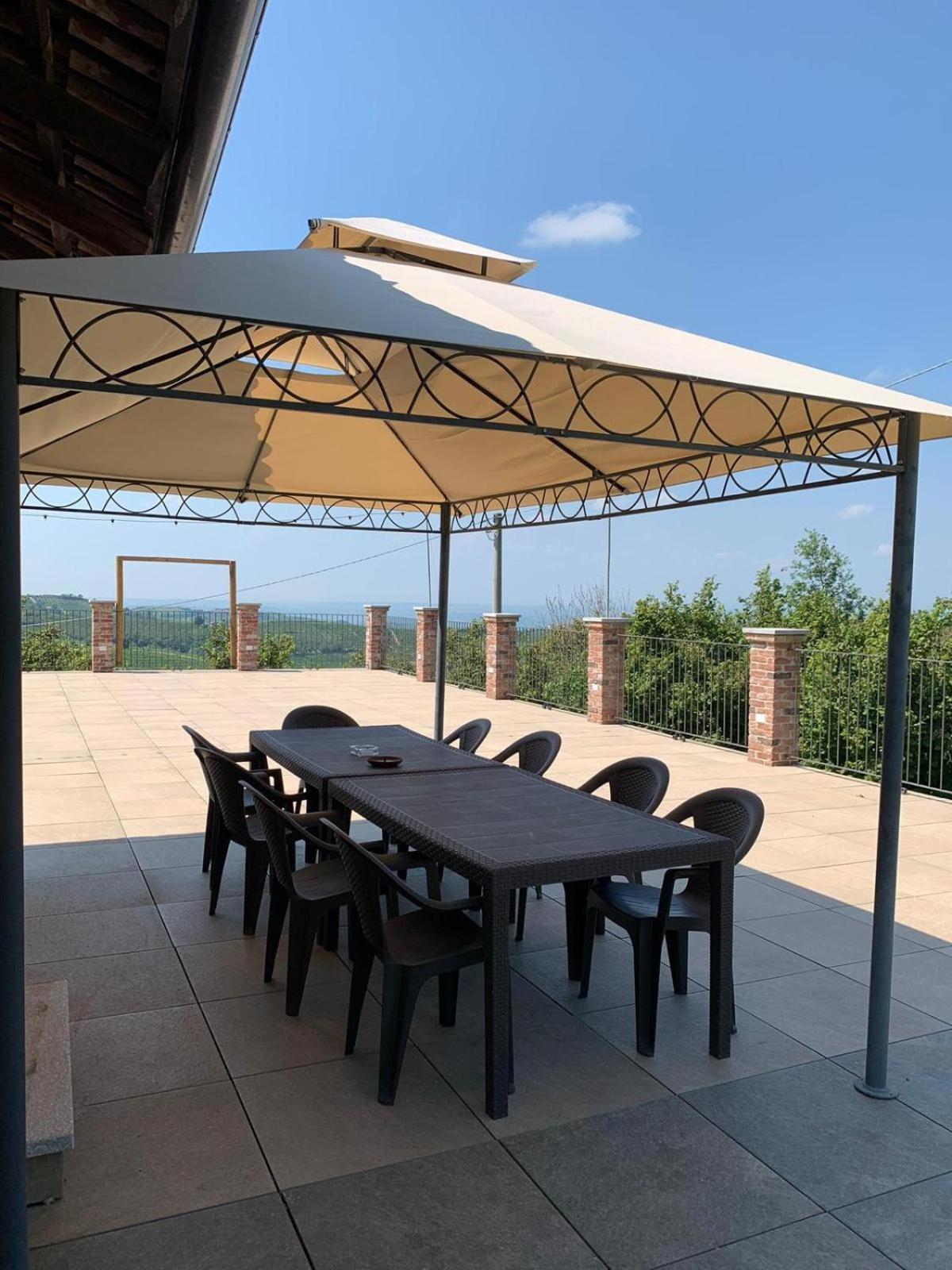 Agriturismo Cascina Anri Mango Bagian luar foto