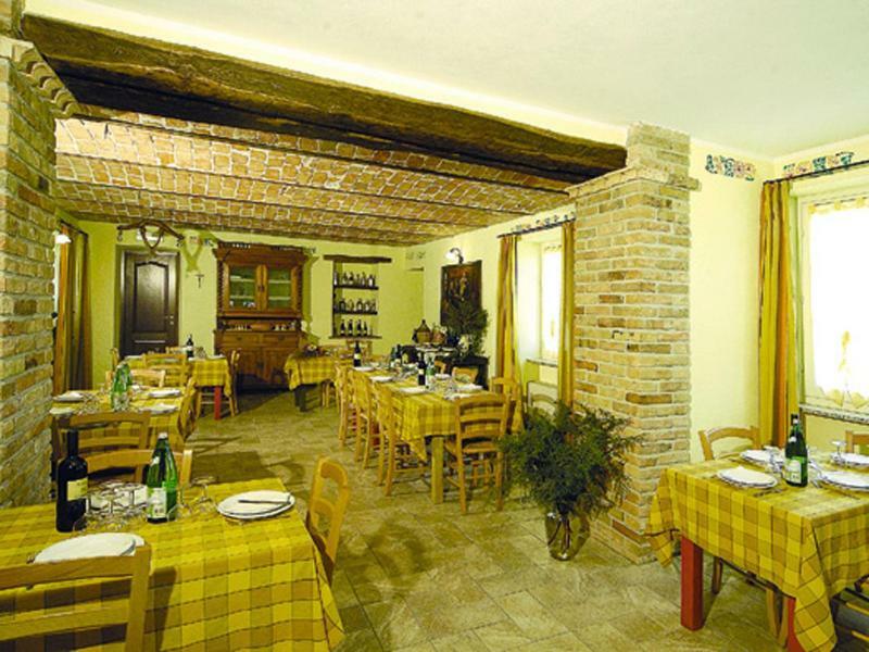 Agriturismo Cascina Anri Mango Bagian luar foto